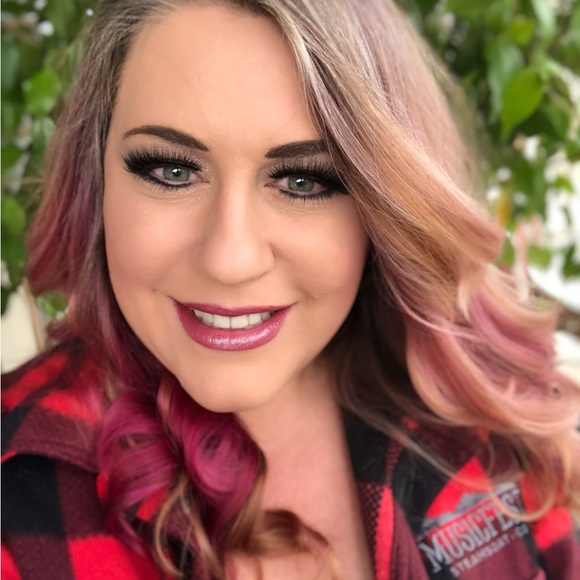 Meet your Posher, Cheryl - Picture 2 of 2